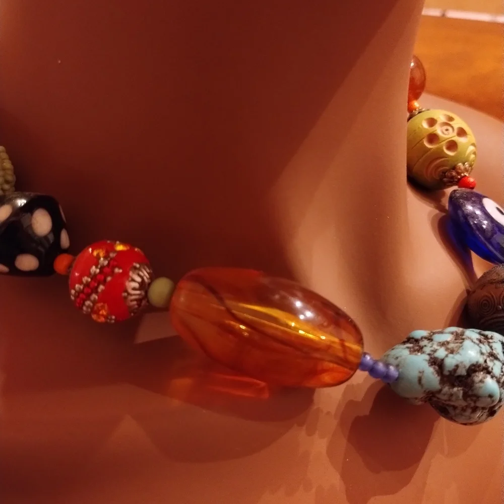 SAVE Pre-Owned Costume Multicolored Beaded Necklace - Picture 6 of 8